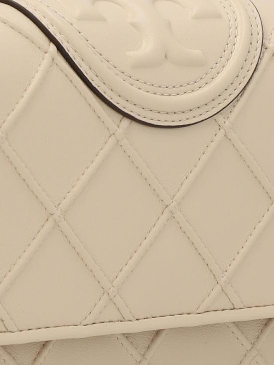 26SS 토리버치 플래밍 소프트 체인 월렛 138853122 White - TORY BURCH