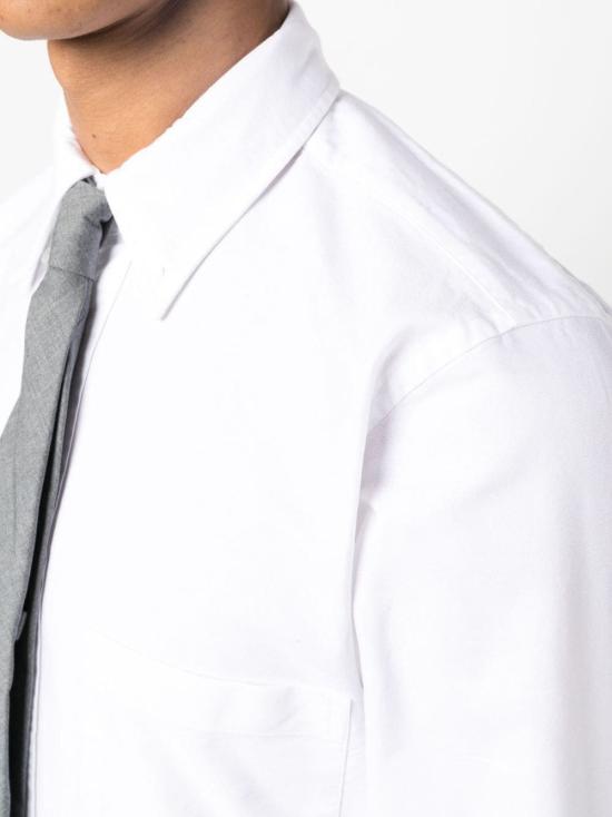 25SS 톰브라운 옥스포드 클래식 그로그랭 플래킷 셔츠 MWL010EF0313 100 WHITE - THOM BROWNE