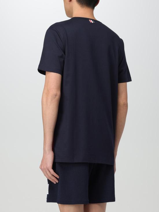 26SS 톰브라운 미디움 웨이트 저지 팁 포켓 크루넥 티셔츠 MJS010A01454 415 Navy - THOM BROWNE