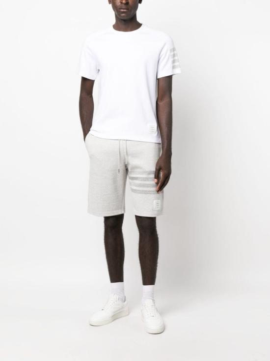 26FW 톰브라운 코튼 4바 숏 슬리브 티 MJS246A07323 100 - THOM BROWNE