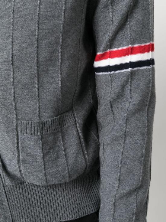  톰브라운 울 릴렉스드 브이넥 암밴드 가디건 MKC519A Y1002035 Med grey - THOM BROWNE