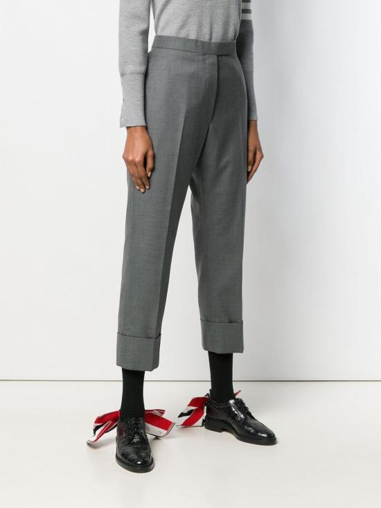  톰브라운 클래식 트윌 울 백스트랩 팬츠 FTC337A00626T035 MED GREY 035 - THOM BROWNE