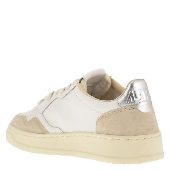  오트리 메달리스트 로우 스니커즈 AULW WHITE SILVER - AUTRY