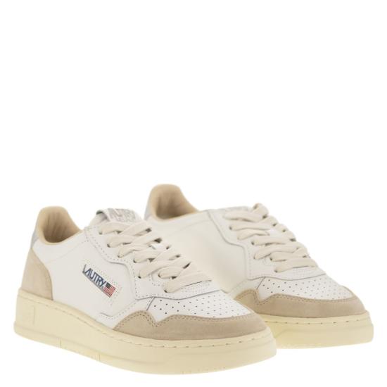  오트리 메달리스트 로우 스니커즈 AULW WHITE SILVER - AUTRY