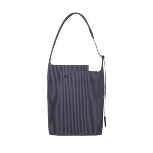  옴므 플리세 이세이 미야케 숄더백 HP46AG422 75 NAVY DOM
