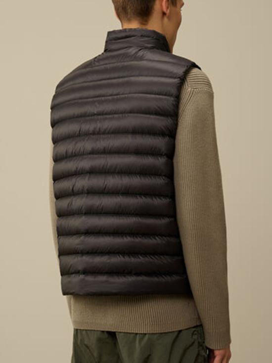  씨피 컴퍼니 DD쉘 렌즈 다운 베스트 17CMOW036A006099A799 - C.P. COMPANY