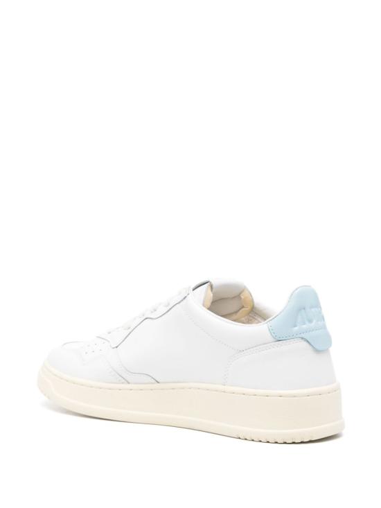  오트리 메달리스트 로우 스니커즈 AULM LL64 WHITE LIGHT BLUE DOM