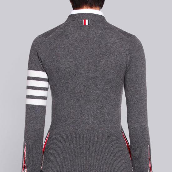 26FW 톰브라운 클래식 캐시미어 4바 브이넥 가디건 FKC001A 00011 035 MED GRAY DOM - THOM BROWNE