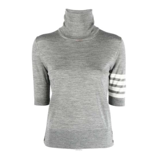  톰브라운 파인 메리노 4바 릴렉스드 숏슬리브 터틀넥 니트 FKA434A Y1014 055 LGRAY DOM