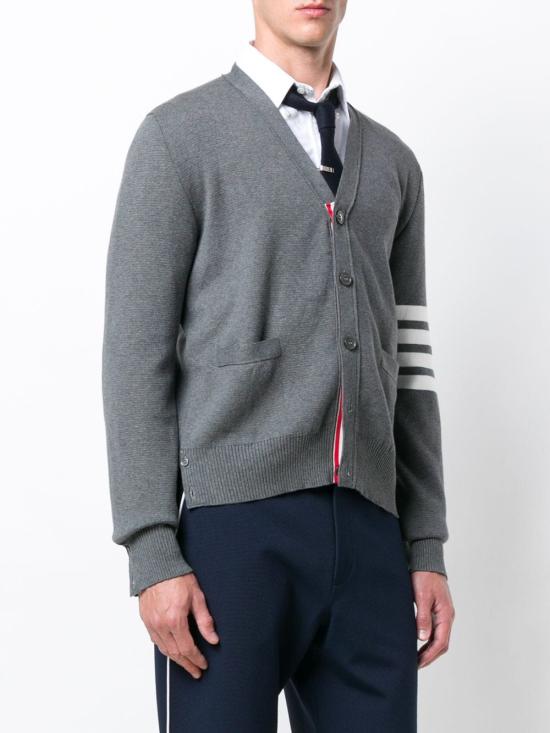 26FW 톰브라운 코튼 밀라노 스티치 4바 V넥 가디건 MKC171A 00219 035 MED GRAY DOM - THOM BROWNE