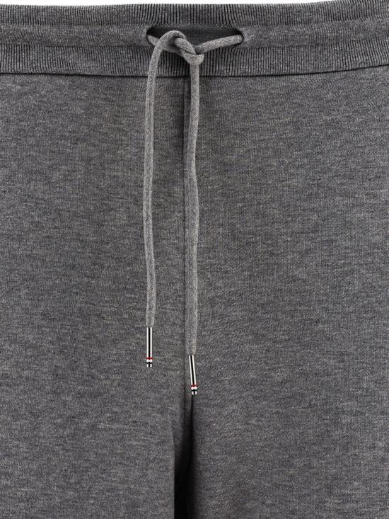 25FW 톰브라운 클래식 루프백 엔지니어드 4바 스웨트팬츠 MJQ008H00535025 DGRAY DOM - THOM BROWNE