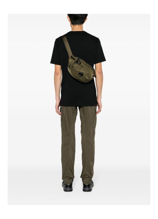  씨피 컴퍼니 더플백 16CMAC112A005269G683 IVY GREEN DOM - C.P. COMPANY