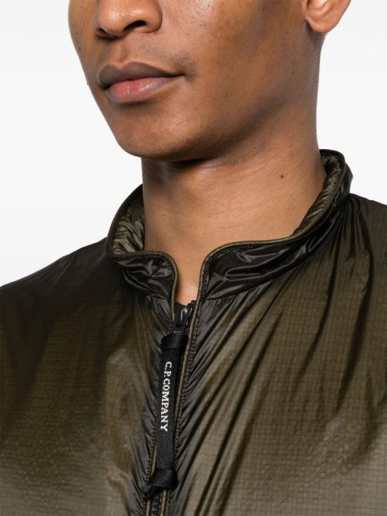  씨피 컴퍼니 베스트 16CMOW038A006099U683 IVY GREEN DOM - C.P. COMPANY