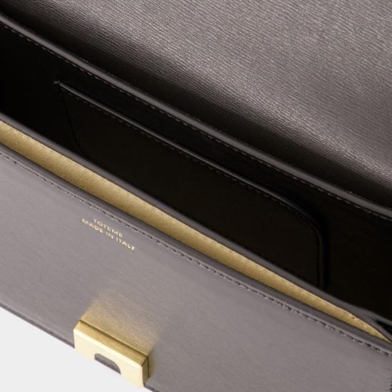  토템 숄더백 244 WAL0049 LE0025 001 BLACK DOM - TOTEME