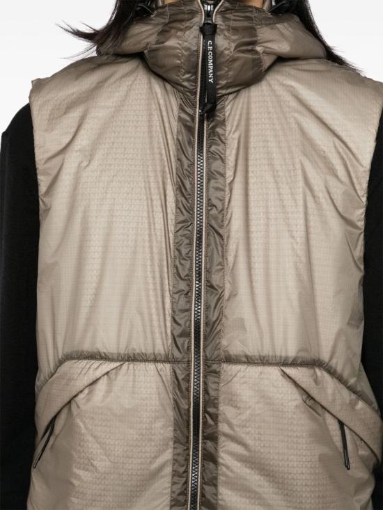  씨피 컴퍼니 베스트 17CMOW037A006099U327 VINTAGE KHAKI DOM - C.P. COMPANY