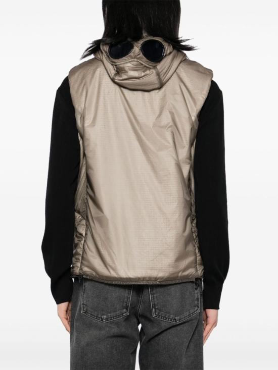  씨피 컴퍼니 베스트 17CMOW037A006099U327 VINTAGE KHAKI DOM - C.P. COMPANY