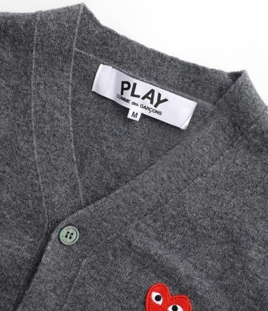 25FW 꼼데가르송 PLAY 플레이 V넥 하트 와펜 가디건 AXN0080513P1N008AZN008051 GRAY DOM - COMME DES GARCONS
