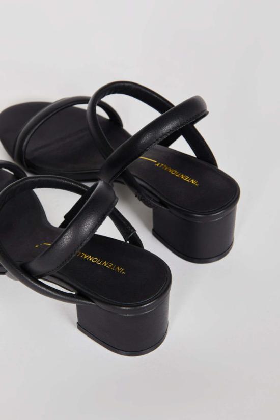  인텐셔널리 블랭크 샌들 "의도적으로." 키미힐 블랙 - INTENTIONALLY BLANK