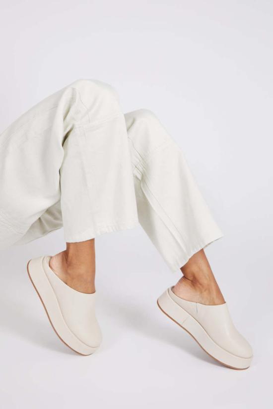  인텐셔널리 블랭크 뮬/슬리퍼 "의도적으로." 라이즌 플랫폼 뮬 - INTENTIONALLY BLANK