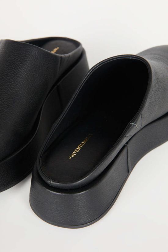  인텐셔널리 블랭크 뮬/슬리퍼 "의도적으로." 라이즌 플랫폼 뮬 - INTENTIONALLY BLANK