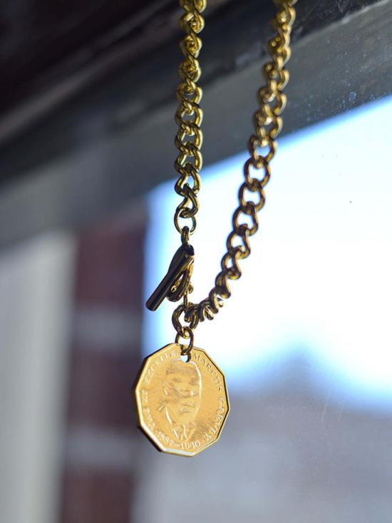  마틴로즈 네크리스 Martine Rose X Ll Llc Marcus Garvey 코인 목걸이 골드 - MARTINE ROSE