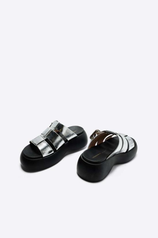  인텐셔널리 블랭크 뮬/슬리퍼 "의도적으로." 넬 메탈릭 플랫폼  머큐리