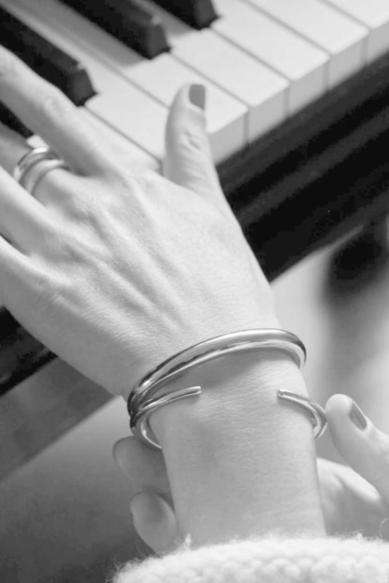  가브리엘라 아티가스 팔찌 가브리엘라 아르티가스 인피니트 투스크 커프 스털링 실버 - GABRIELA ARTIGAS