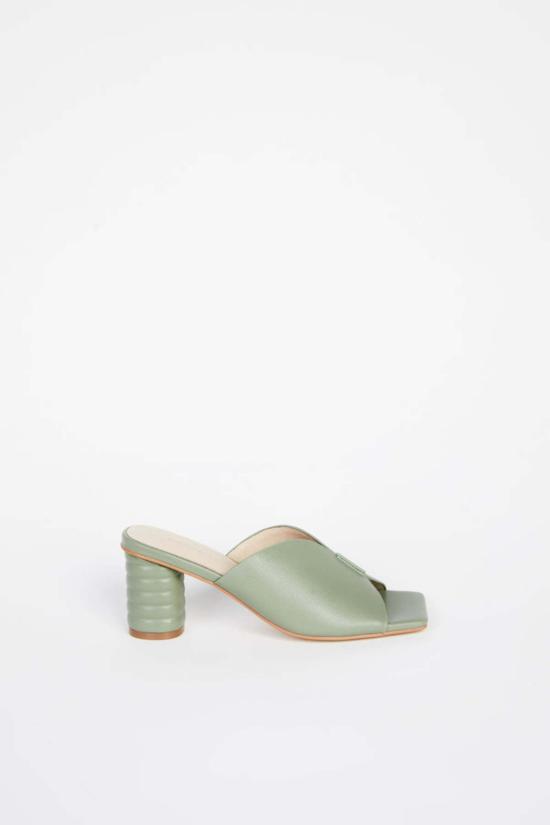  인텐셔널리 블랭크 뮬/슬리퍼 "의도적으로." 카미카 힐 멀티 - INTENTIONALLY BLANK