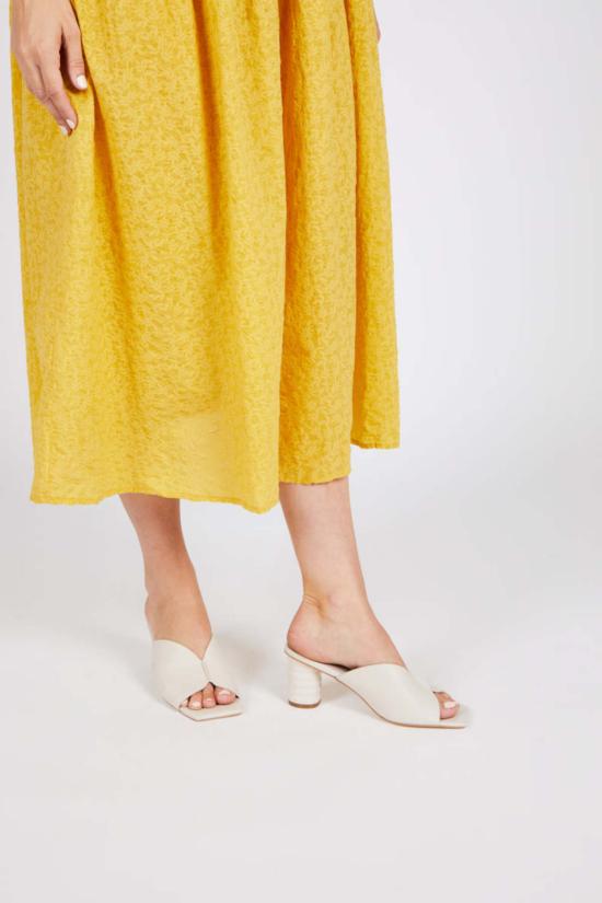  인텐셔널리 블랭크 뮬/슬리퍼 "의도적으로." 카미카 힐 멀티 - INTENTIONALLY BLANK