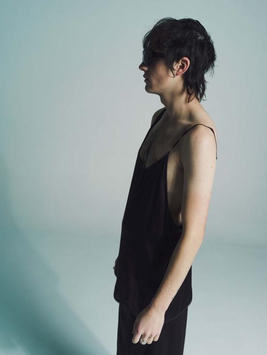  타카히로미야시타 더 솔로이스트 민소매 티셔츠 . 실크 슬립 드레스 브라운 - TAKAHIROMIYASHITA THE SOLOIST.