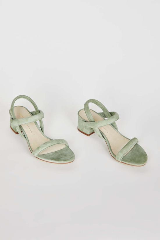  인텐셔널리 블랭크 샌들 "의도적으로." 키미 스웨이드 힐 세이지/토니 - INTENTIONALLY BLANK