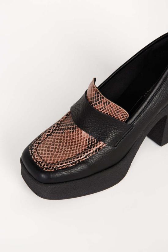  인텐셔널리 블랭크 로퍼 "의도적으로." 덱스 플랫폼 힐 멀티 - INTENTIONALLY BLANK