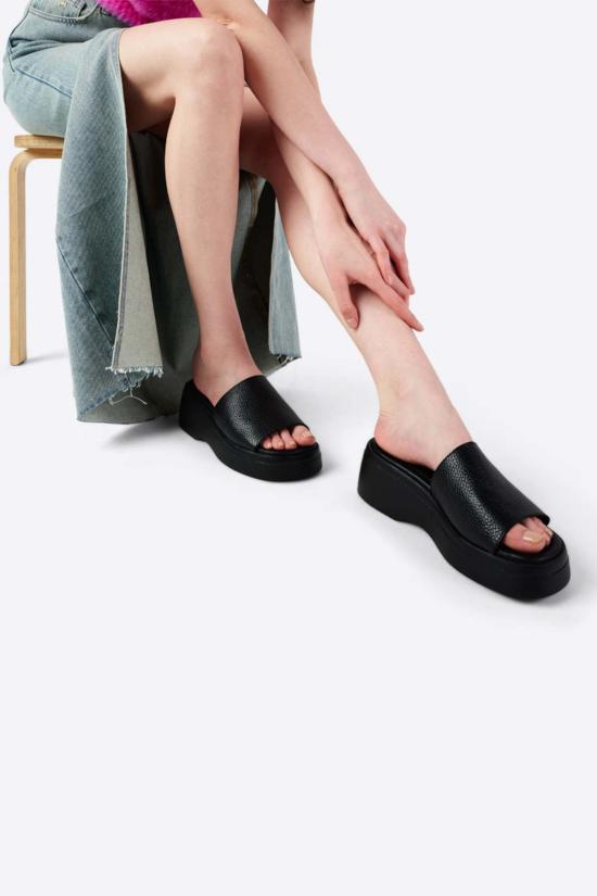  인텐셔널리 블랭크 뮬/슬리퍼 "의도적으로." 에섹스 웨지 - INTENTIONALLY BLANK