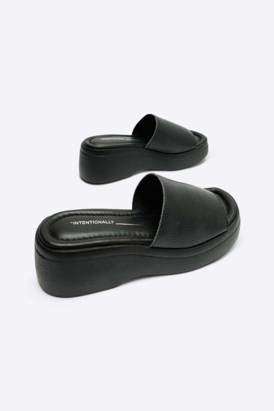  인텐셔널리 블랭크 뮬/슬리퍼 "의도적으로." 에섹스 웨지 - INTENTIONALLY BLANK