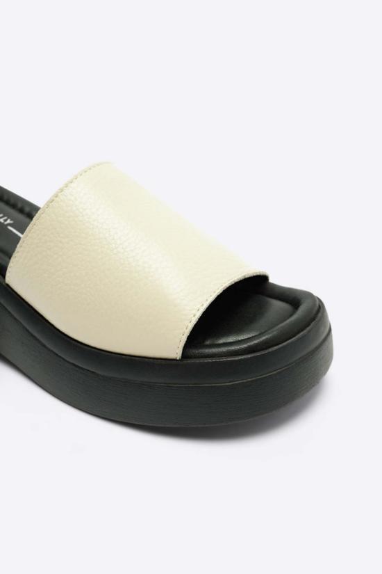  인텐셔널리 블랭크 뮬/슬리퍼 "의도적으로." 에섹스 웨지 - INTENTIONALLY BLANK