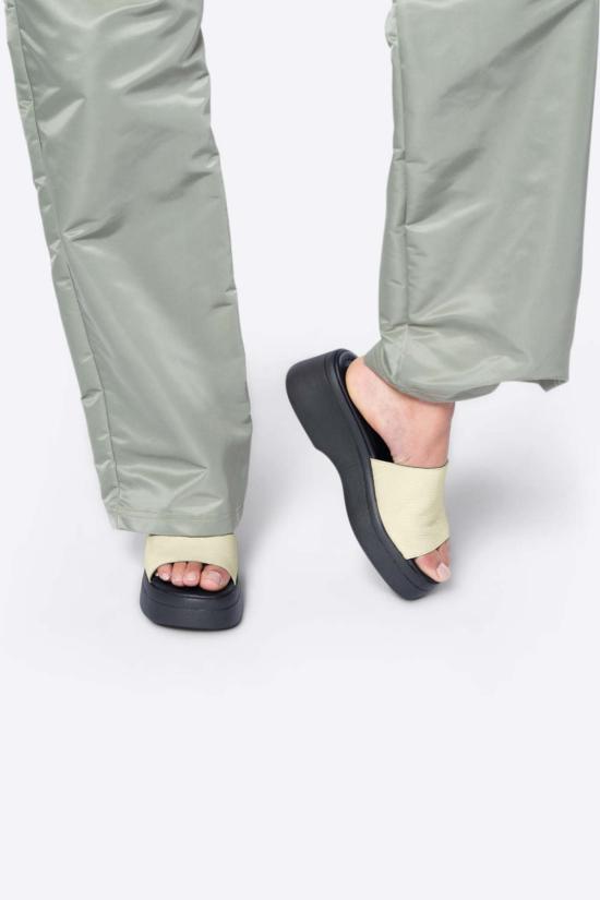  인텐셔널리 블랭크 뮬/슬리퍼 "의도적으로." 에섹스 웨지 - INTENTIONALLY BLANK