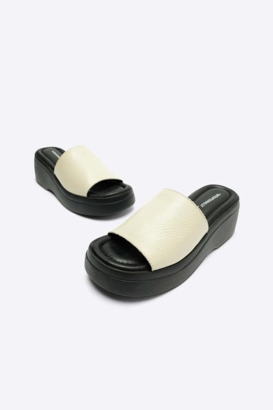  인텐셔널리 블랭크 뮬/슬리퍼 "의도적으로." 에섹스 웨지 - INTENTIONALLY BLANK