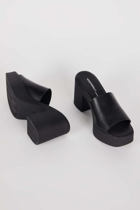  인텐셔널리 블랭크 뮬/슬리퍼 "의도적으로." 메리 힐 블랙 - INTENTIONALLY BLANK