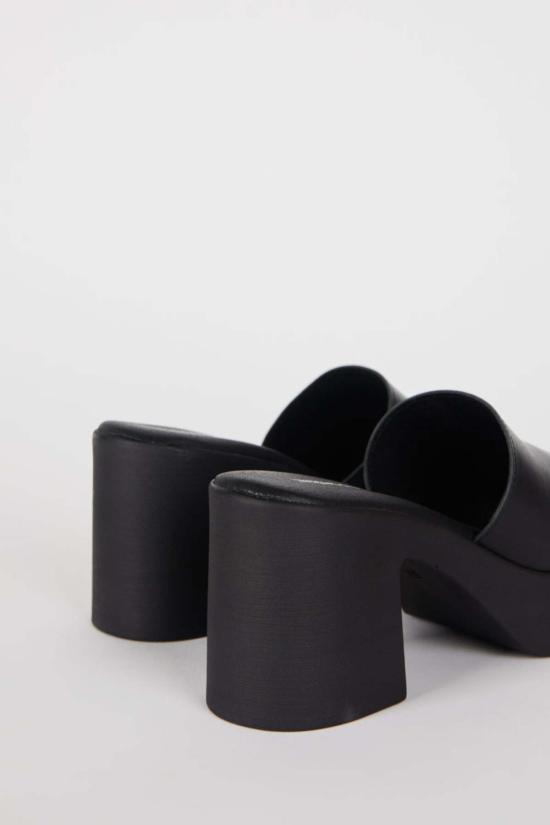  인텐셔널리 블랭크 뮬/슬리퍼 "의도적으로." 메리 힐 블랙 - INTENTIONALLY BLANK