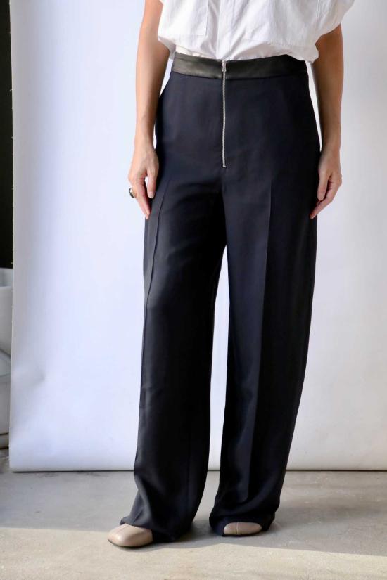  고셰르 스트레이트 팬츠 지퍼 프런트 팬츠 미드나잇/블랙 - GAUCHERE