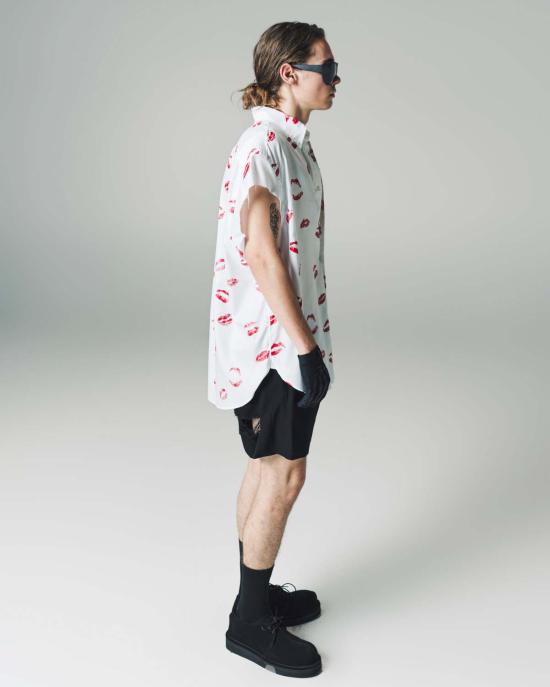  타카히로미야시타 더 솔로이스트 반팔 셔츠 . 화이트 립 패턴 컷오프 슬리브 버튼 다운 화이트 - TAKAHIROMIYASHITA THE SOLOIST.