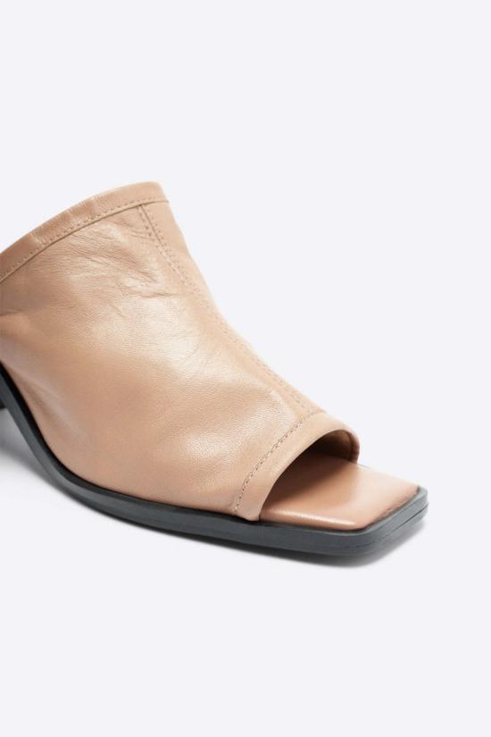  인텐셔널리 블랭크 뮬/슬리퍼 "의도적으로." 아델레이드 힐 바크 아이스/블랙 - INTENTIONALLY BLANK