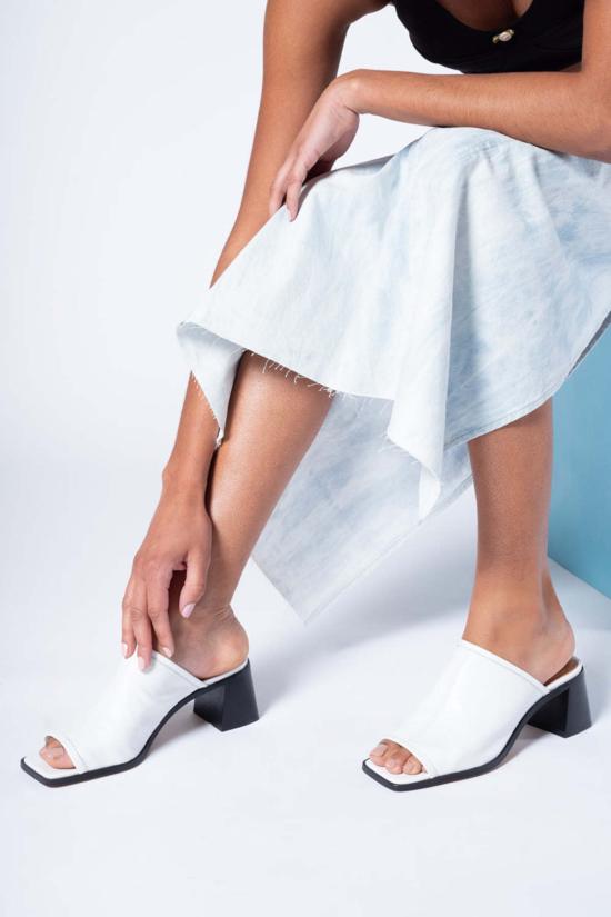  인텐셔널리 블랭크 뮬/슬리퍼 "의도적으로." 아델레이드 힐 바크 아이스/블랙 - INTENTIONALLY BLANK