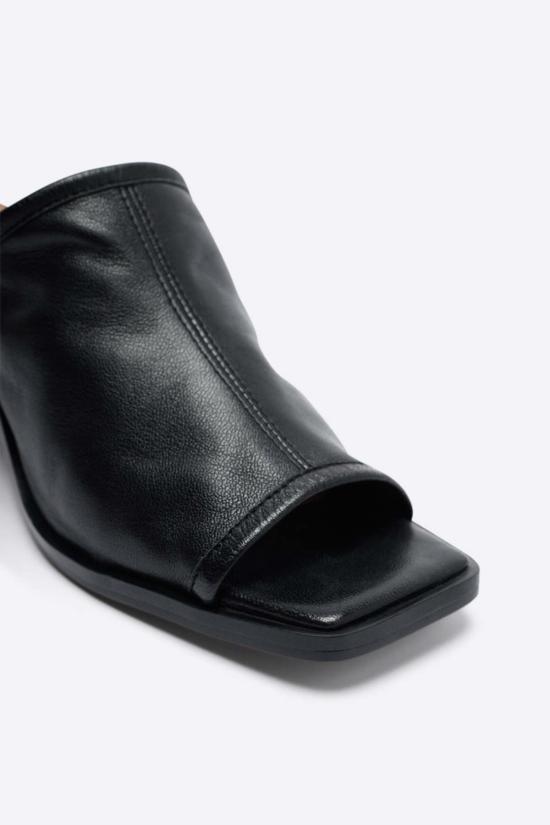  인텐셔널리 블랭크 뮬/슬리퍼 "의도적으로." 아델레이드 힐 바크 아이스/블랙 - INTENTIONALLY BLANK