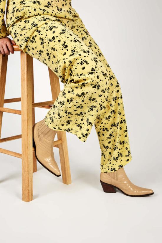  인텐셔널리 블랭크 부츠 "의도적으로." 힐러리 크록 힐  애플/오하이 - INTENTIONALLY BLANK