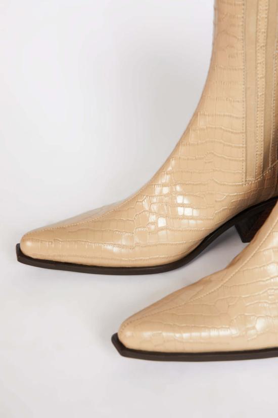  인텐셔널리 블랭크 부츠 "의도적으로." 힐러리 크록 힐  애플/오하이 - INTENTIONALLY BLANK