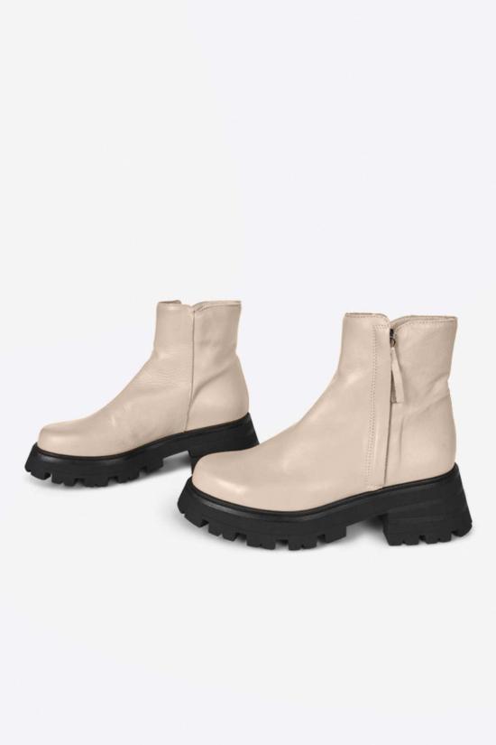  인텐셔널리 블랭크 부츠 "의도적으로." Larry Lug Sole Boot Taupe/Black - INTENTIONALLY BLANK