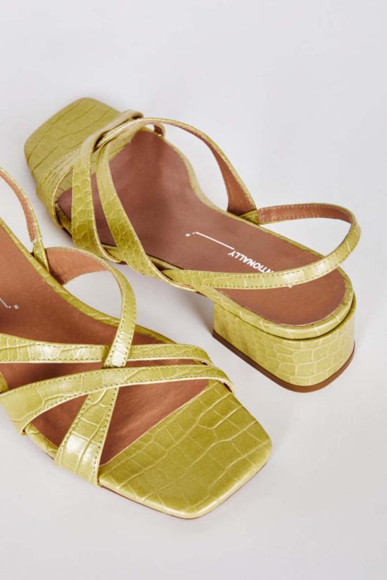  인텐셔널리 블랭크 뮬/슬리퍼 "의도적으로." 루실 힐 - INTENTIONALLY BLANK