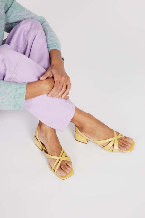  인텐셔널리 블랭크 뮬/슬리퍼 "의도적으로." 루실 힐