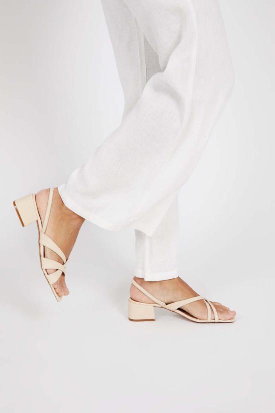  인텐셔널리 블랭크 뮬/슬리퍼 "의도적으로." 루실 힐 - INTENTIONALLY BLANK